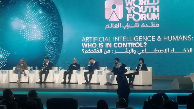 خبراء مشاركون بمنتدى