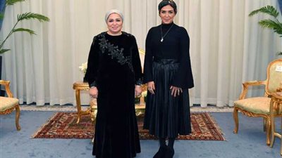 انتصار السيسي خلال استقبالها والدته: كلمات زين خلال حفل الافتتاح كانت ملهمة لنا جميعا