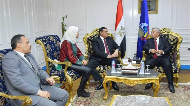 محافظ البحيرة يستقبل