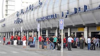 إحباط محاولة راكب بمطار القاهرة تهريب أقراص مخدرة