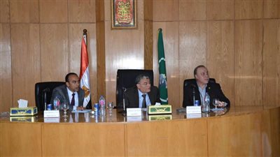  محافظ المنيا يناقش مشروع 