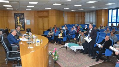 محافظ المنيا يناقش آليات تنفيذ المرحلة الثانية لمبادرة 