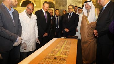 موجز الرابعة .. السعودية تهدي مصر جزءًا من كسوة الكعبة ..ووزير الدفاع يعود إلى أرض الوطن 