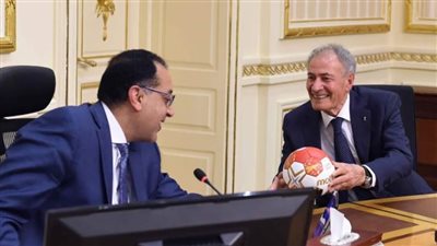 رئيس الوزراء يلتقي رئيس وأعضاء الاتحاد الدولي لكرة اليد