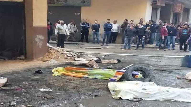 مصرع عاملين سقطا