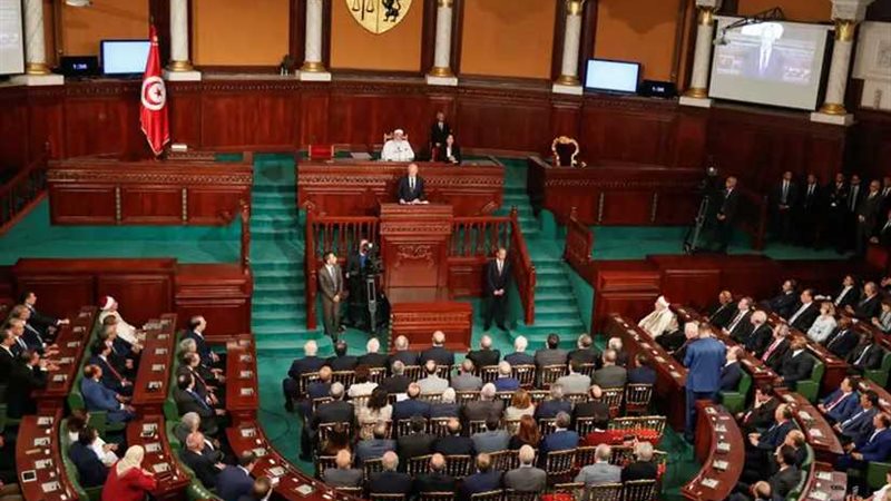 عاطلون يحاول اقتحام