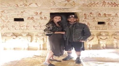 اللاعب البرازيلي داني ألفيس وزوجته يزوران آثار سقارة