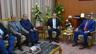 خلال لقائه مع مسؤولي 