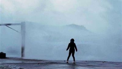 140 ألف منزل ومتجر بلا كهرباء في جنوب شرق فرنسا بسبب الرياح العاتية