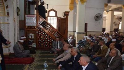 محافظ بني سويف يصلي الجمعة بمسجد عثمان بن عفان بسمسطا