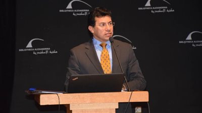  وزير الرياضة السودانية تقدم العزاء فى وفاة اللاعب المصري 