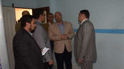 محافظ بني سويف يتفقد مستوى الخدمة الصحية بالمقر المؤقت بمستشفى سمسطا