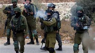 إصابة عشرات الفلسطينيين بالاختناق بعد قمع المشاركين في مسيرة كفر قدوم