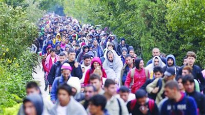 أكثر من 13 ألف مهاجر يحتشدون على الحدود التركية - اليونانية