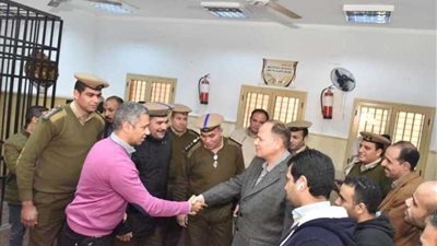 محافظ أسيوط يزور قسم شرطة 