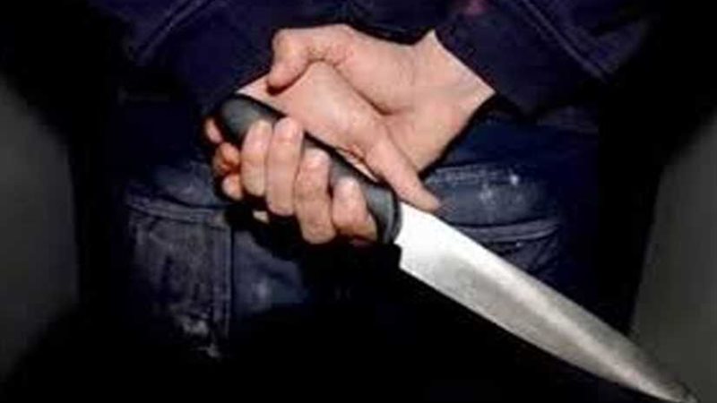 قتل ابنه الرضيع وطعن