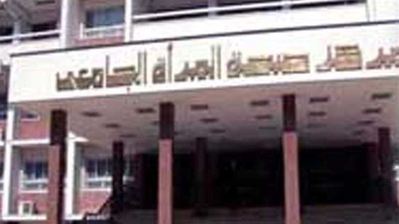 مشرفات وممرضات بمستشفيات