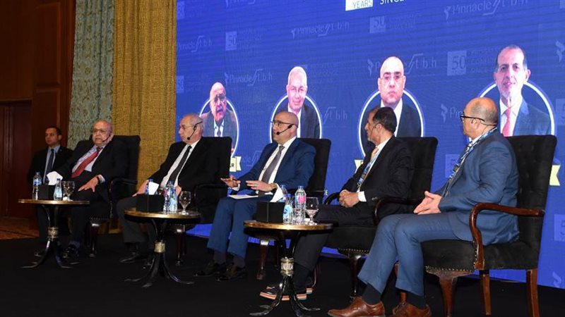 وزير الاسكان خلال