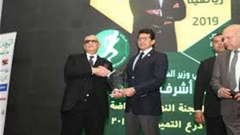 رئيس الوفد يكرّم