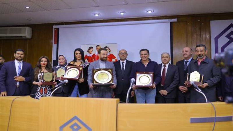 بالصور.. تكريم نجوم