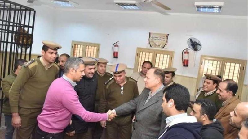 محافظ أسيوط يزور