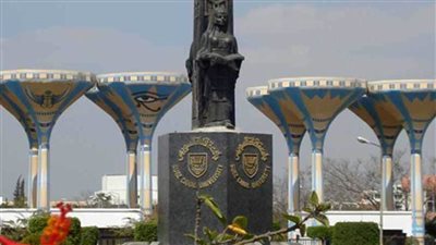 مكتب خدمات بريدية متنقل.. بجامعة القناة