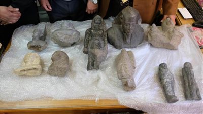 الجمارك تحبط تهريب 16طردًا يحتوي على قطع أثرية