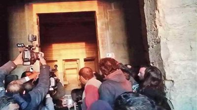 آلاف السياح يشهدون تعامد الشمس على 