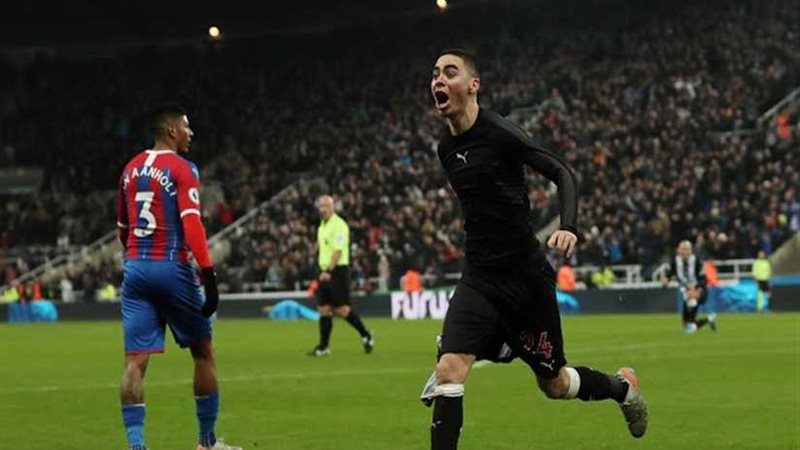 نيوكاسل يفوز على