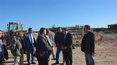  محافظ المنيا يتابع الأعمال الإنشائية لمدينة ملوي الجديدة 