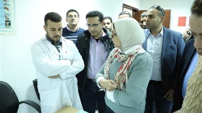 خلال زيارتها لمستشفى ومركز حضري نويبع.. زايد تعقد اجتماعًا مع الأهالي وتستجيب لمطالبهم