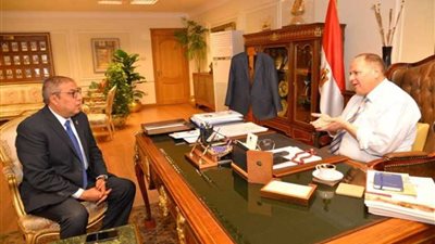 محافظ أسيوط يناقش آليات حماية المستهلك وتفعيل الرقابة لضبط المنظومة الاستهلاكية