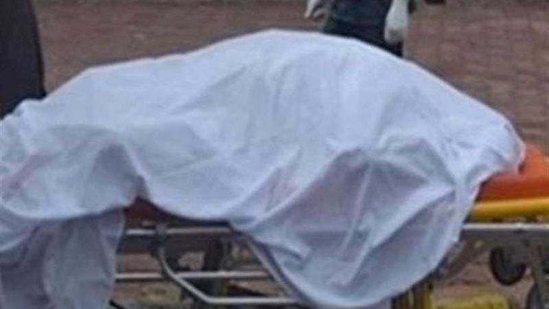 عامل يقتل زوجته بعد