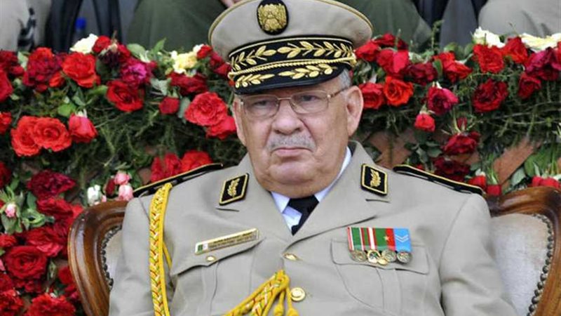 عاجل.. وفاة رئيس