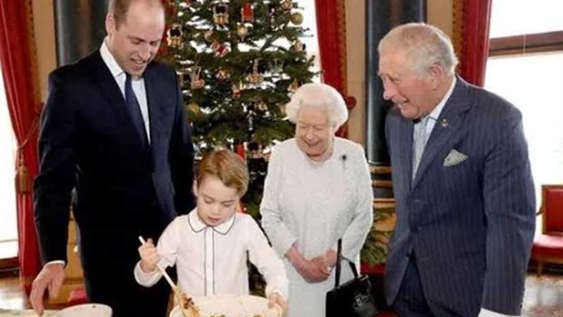 أعز الولد.. الملكة