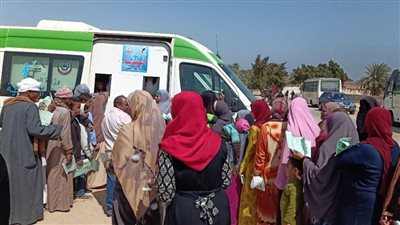 الكشف على 1687 حالة خلال قافلة طبية ببني مزار بالمنيا