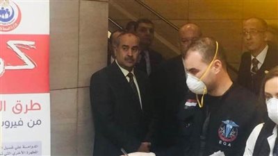 وزير الطيران المدني يتابع الإجراءات الوقائية بمطار القاهرة الدولي