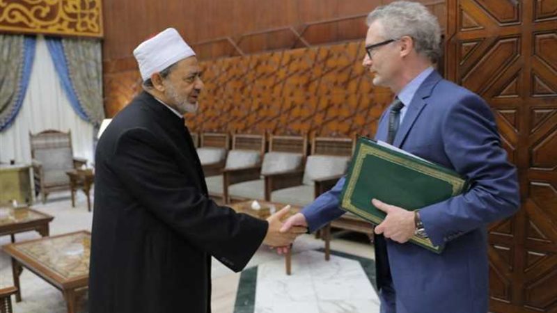 رئيس اللجنة الدولية