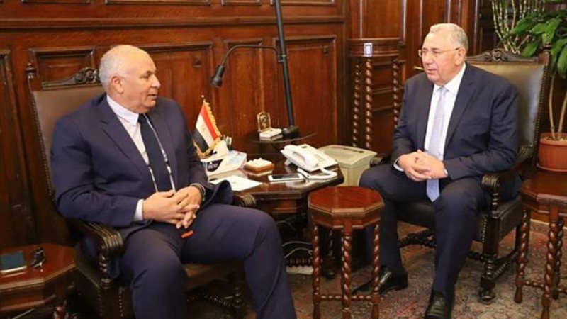 وزير الزراعة يبحث