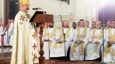 أجراس الكنيسة الكاثوليكية تدق احتفالًا بعيد الميلاد المجيد.. (صور)