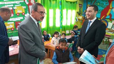 محافظ كفرالشيخ يكرم عددا من المعلمين بمدرسة المنتزه