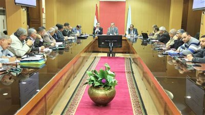 نورالدين يستعرض خطة المشروعات الجديدة لـ