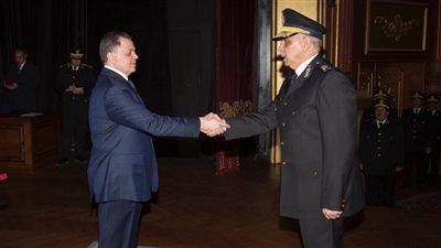 وزير الداخلية يُكرّم أسر شهداء الشرطة والمصابين والمتميزين
