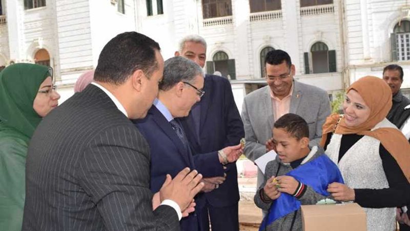 محافظ المنيا يشهد