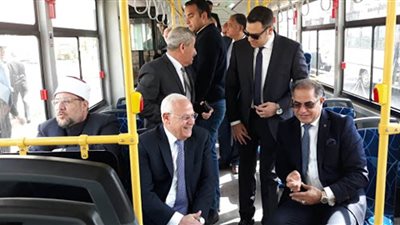 وزير الأوقاف يشيد بالاتوبيس الكهربائى ب بورسعيد 