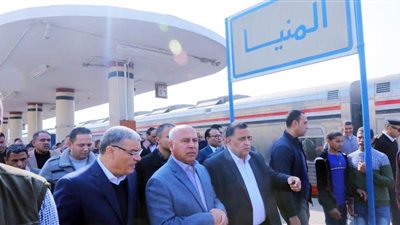 غدا.. وزير النقل في المنيا لتفقد الأعمال الجارية في بعض الطرق الصحراوية