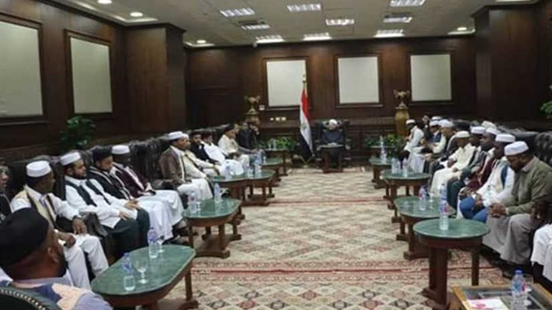 علام يستقبل وفدًا