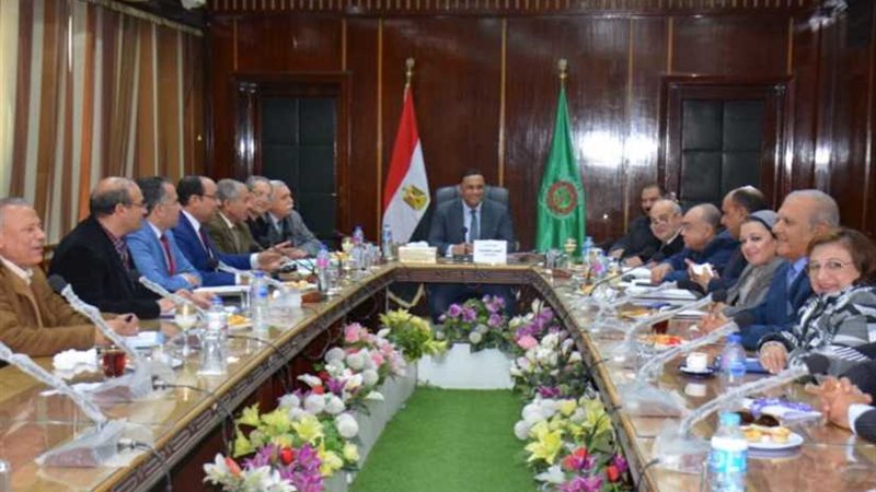 محافظ الدقهلية يعقد