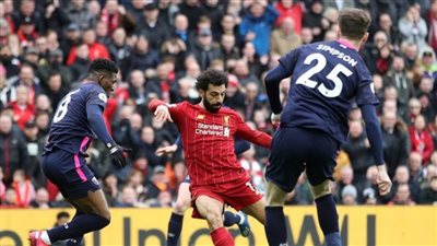 محمد صلاح يُسجل الأفضلية لليفربول أمام بورنموث في مباراة تاريخية