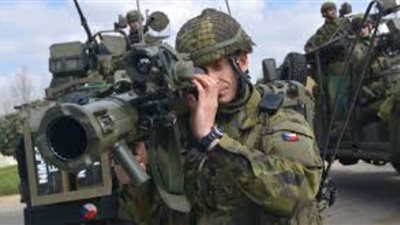 موسكو: الناتو يحشد قوته الضاربة على الحدود الروسية